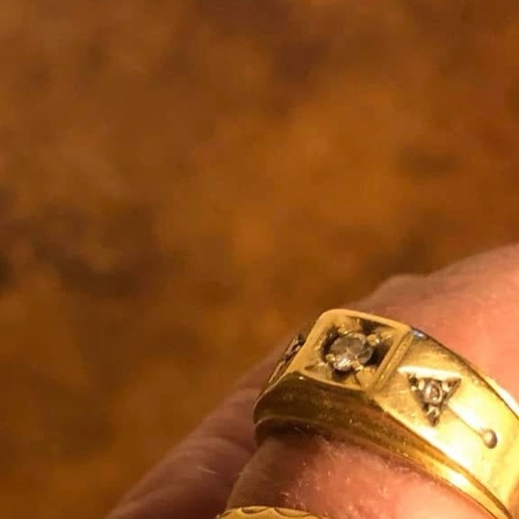 men’s diamond and gold ring - Picture 3 of 7